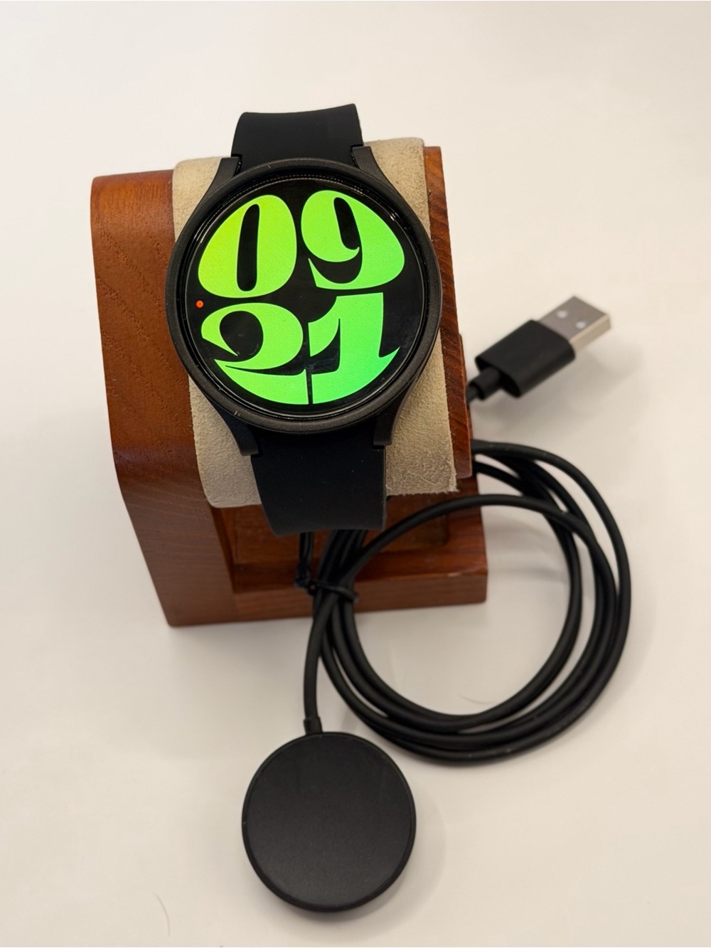 Samsung Galaxy Watch 6 (LTE, Sapphire Crystal, Charger included, 44mm, screen)